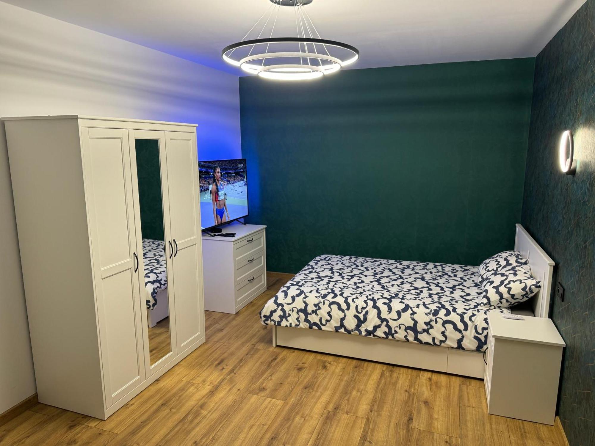 Amadeus - 3 Sleep - Parking On Street * Katovice